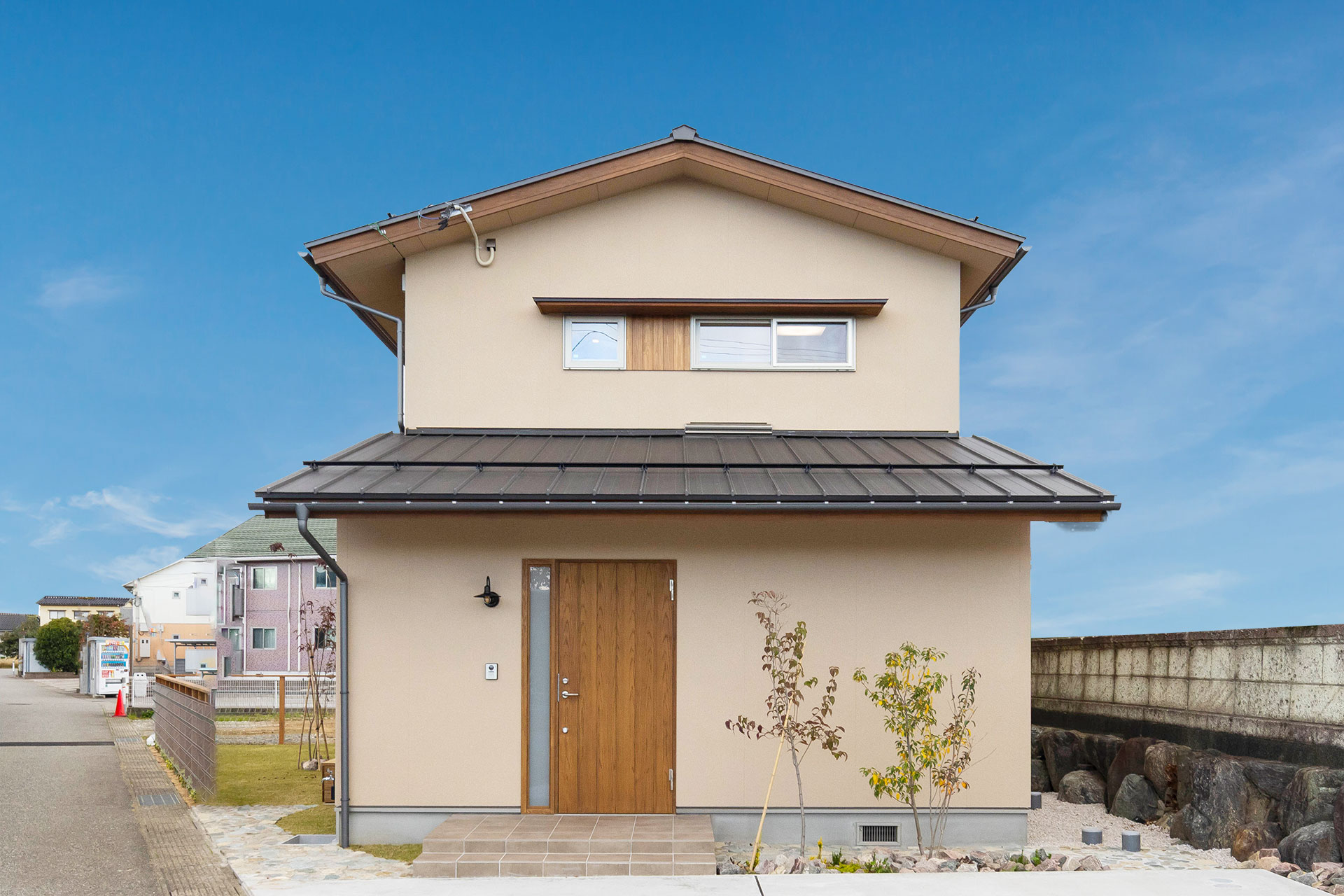 外観（正面）無垢の木製ドア