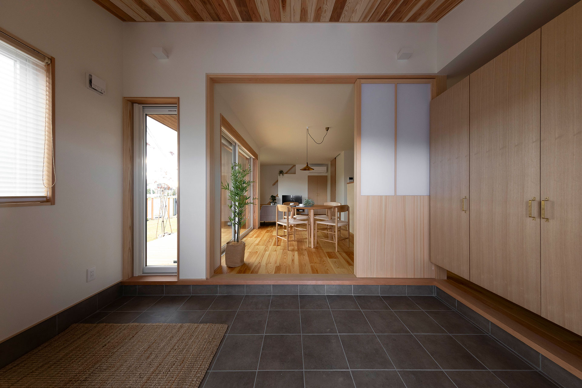 土間リビングのような玄関