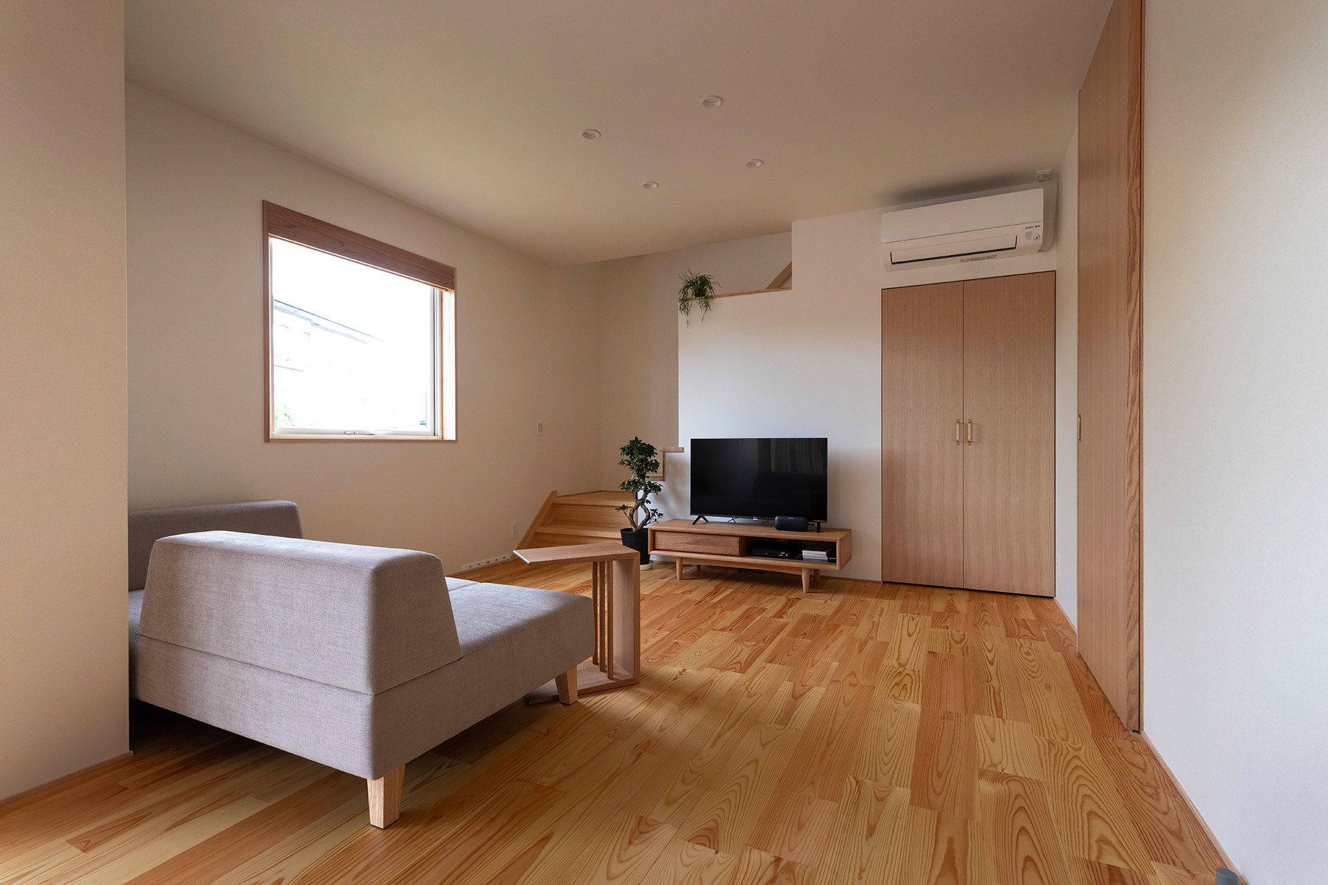 コンパクトでも開放感たっぷりのリビング