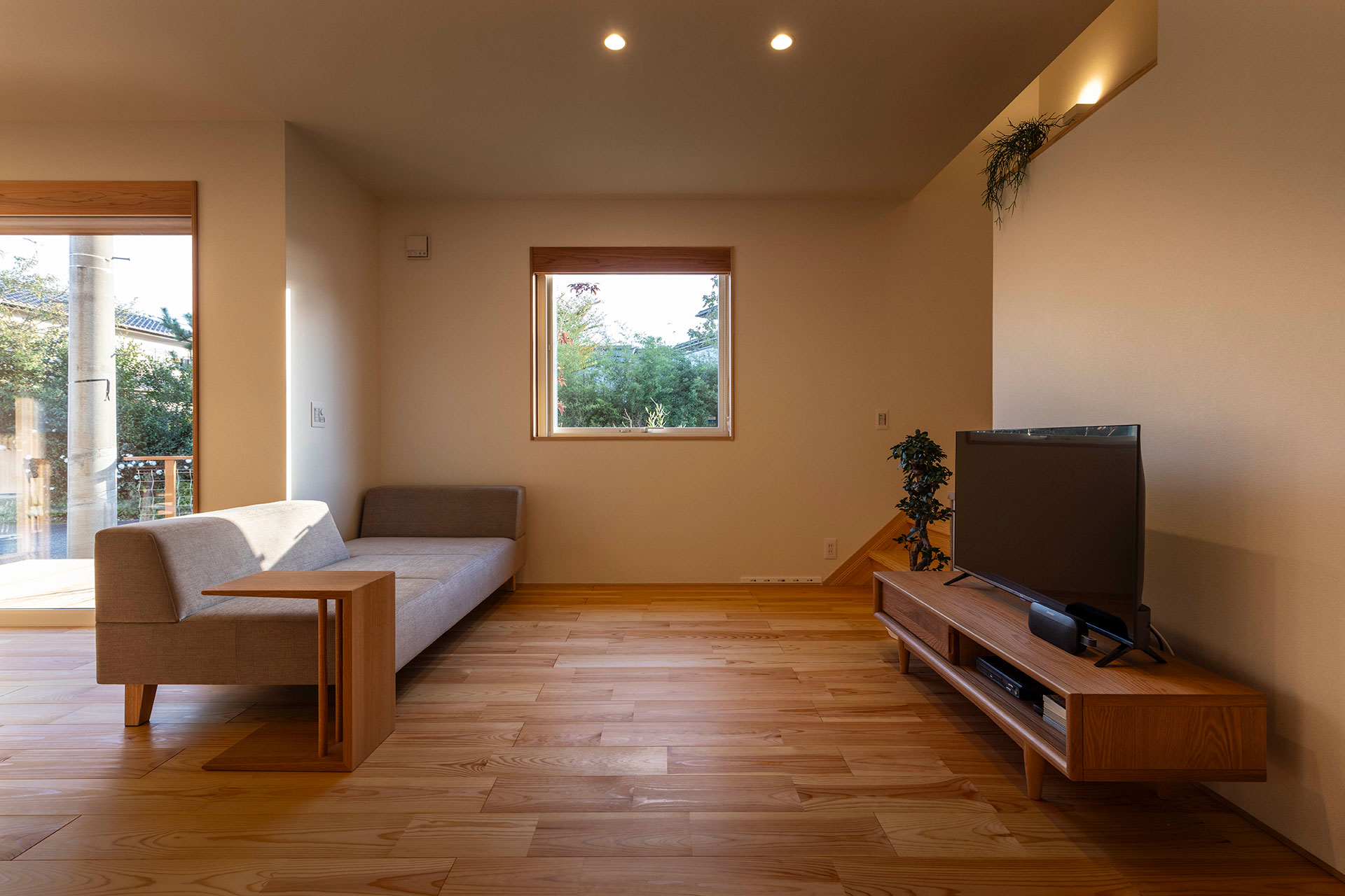 リビングの窓はプライバシーを考慮して